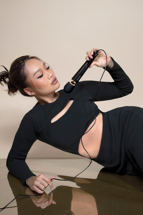 Le Wand Petite Plug In Massager Black